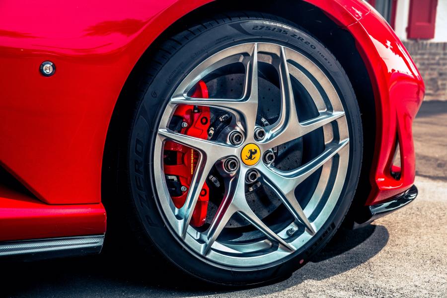 Колеса Ferrari 812 Superfast 2017 года  (фото 21 из 91)